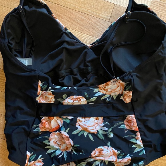 Bathing suit - Picture 3 of 3